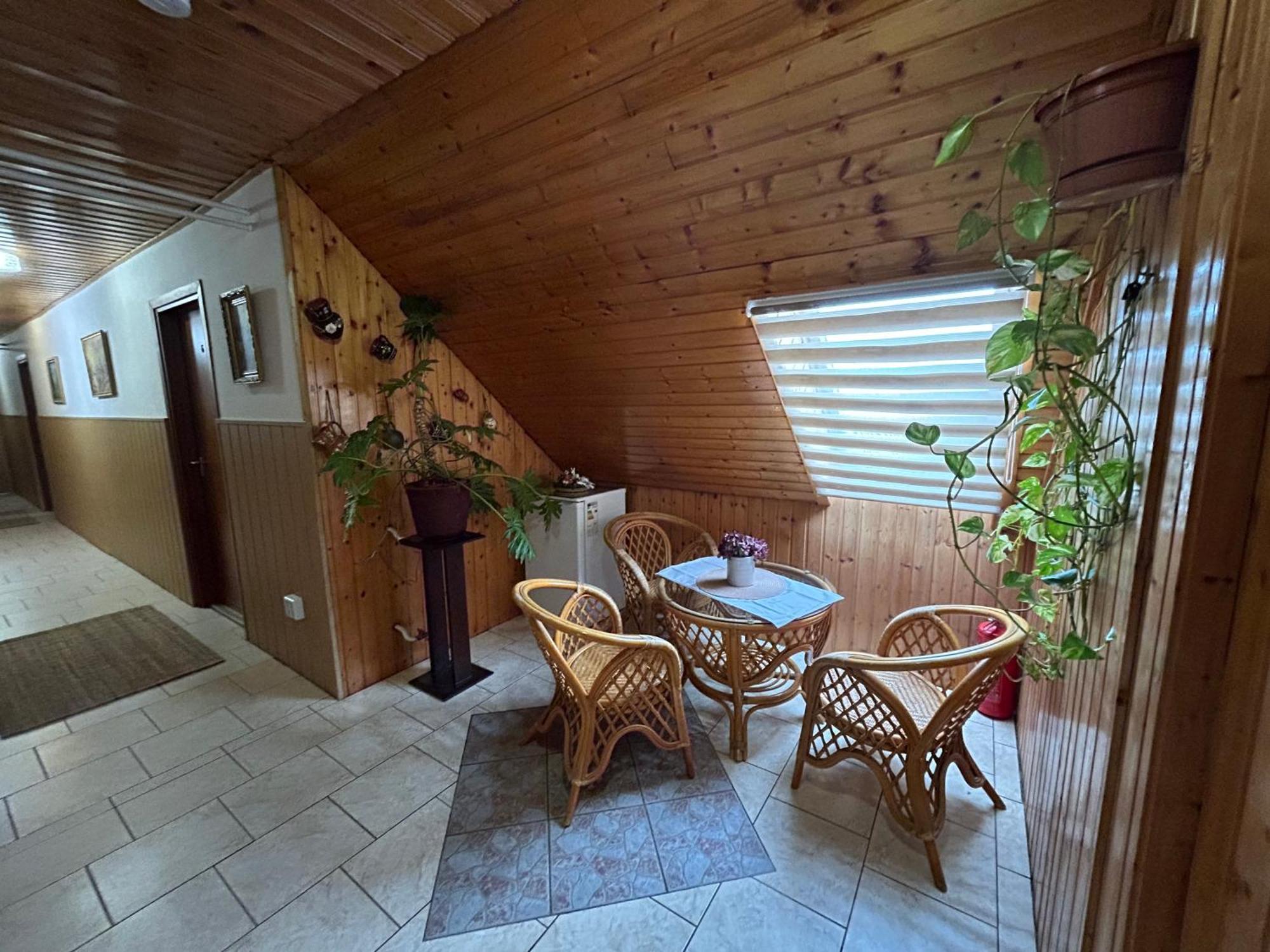 Toth Vendeghaz Hotel Buk Exterior photo