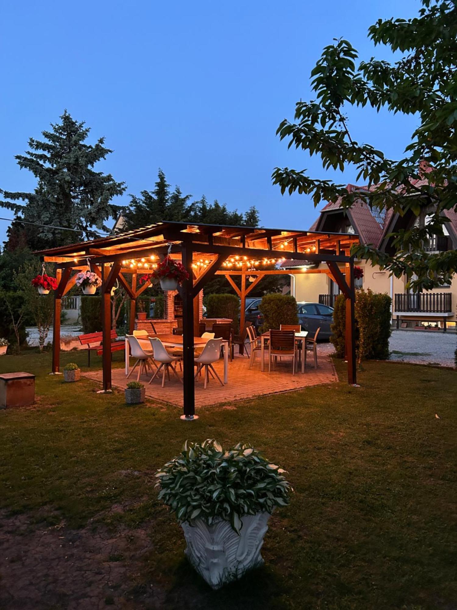 Toth Vendeghaz Hotel Buk Exterior photo