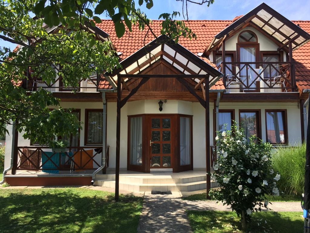 Toth Vendeghaz Hotel Buk Exterior photo
